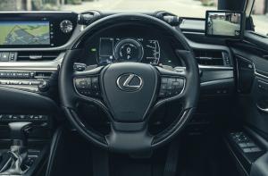 Lexus ES300h with Digital Door Monitors 2020 года  (UK)